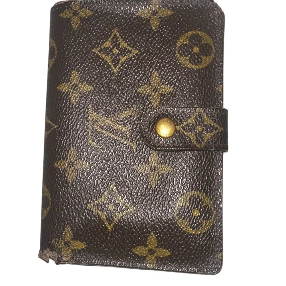 Louis Vuitton Monogram Kisslock Wallet